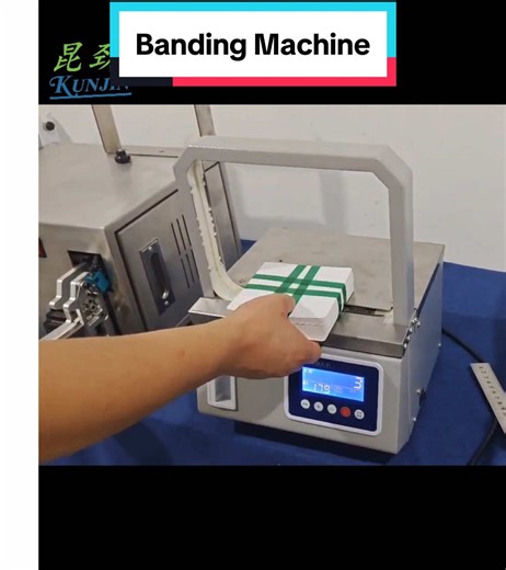 Small banding machine #strappingmachine #packingmachine #factory #bundle #tying