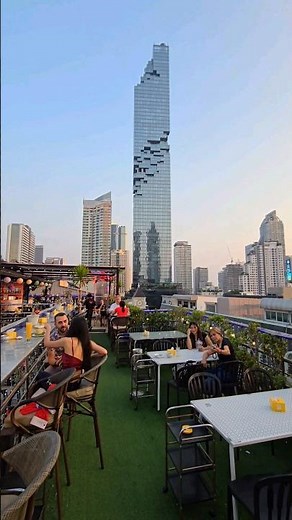 Rooftop bar super sympa à Bangkok en Thaïlande, bienvenue à Heaven Rooftop Bar & Lounge. #thaïlande