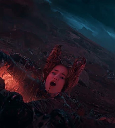 "Holly tried to escape Vecna" - Stranger things S05 | LUA NA PRAÇA (slowed)