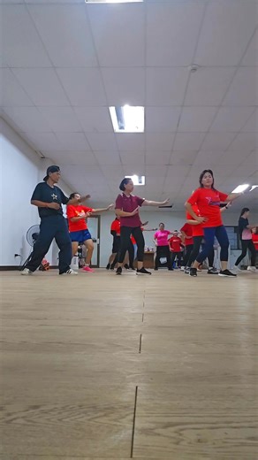 Zumba dance try ko lang ang ang mga favorite dance Music pangpa goodvibes para sa mga di marunong sumayaw tuad ko., thank you Zin Mitch, Mam Maluo Mendoza, Leony Mendoza Pops and all Xtremefitness670 family. #Zumba #zumbadancefitness #zumbalovers #ofwlifereels ##everyone #fbfriendsfollowersviewers #teamarangkada #JFlo #volunteers # | Elsa Bangilan