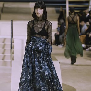 365 reactions · 46 shares | Découvrez la nouvelle collection Fall 2022 par Maria Grazia Chiuri, disponible dès à présent sur notre site et dans votre boutique Dior la plus proche. | Dior | Facebook