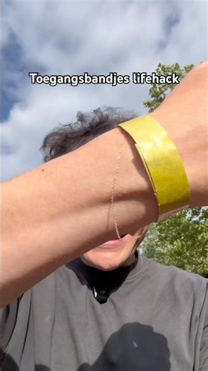 How to remove a wristband in 1 second 😌