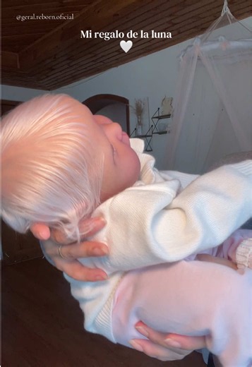 Hija de la luna reborn albina: Bebé Reborn realista