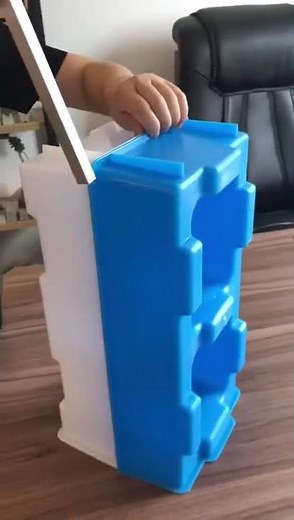 How to installation the hollow interlocking brick mold