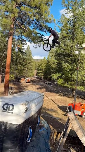 Easter weekend MTB airbag sessions. #ddairbags #mtb #bmx #mtbairbg #bmxairbag