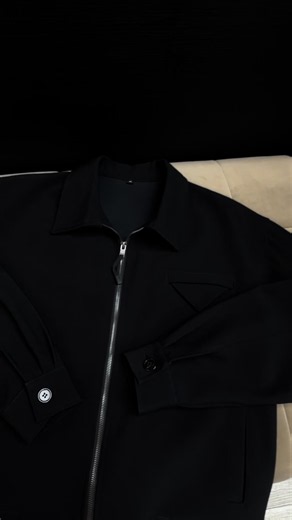 Black Line Jacket — Minimal Everyday Jacket Styling