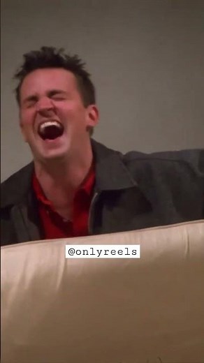 This blooper is funnier then the actual scene😂😂 #pivot #ross #chandler #rachel #blooper #friends