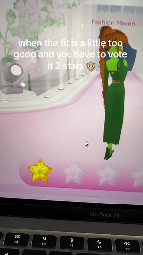 Fiona Devours the Fit! A Shrek Inspired Dress Impresses- 2 Stars!