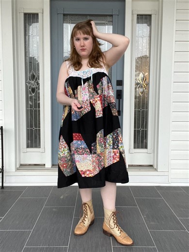 Quilt Dress - schwarzes upcycled Zick-Zack Muster Quilt Top mit Häkelausschnitt - Etsy.de