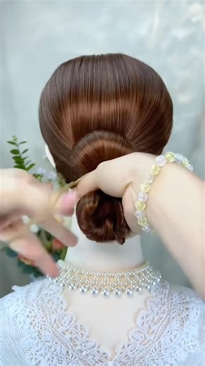 ✨ Elegant Pearl Bun Hairstyle 💚 | Easy Claw Clip Hair Tutorial 💫 #Shorts #Hairstyle #Viral