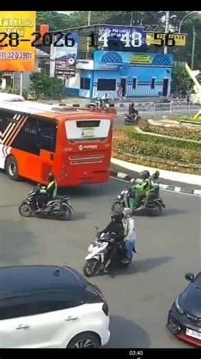 Metrotrans Bantuan Layanan imbas PLH Bekasi Timur karena KRL hanya sampai Stasiun Bekasi