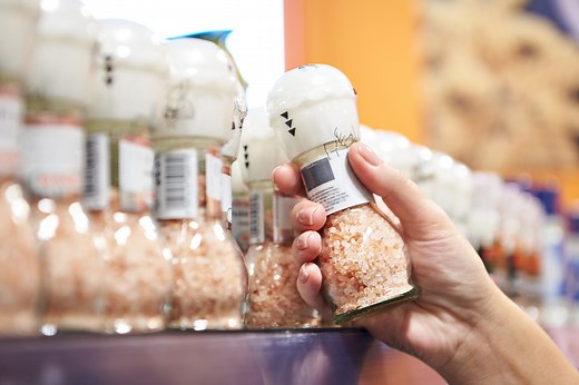 The Truth About Using Pink Salt for Weight Loss, According to Nutrition Pros