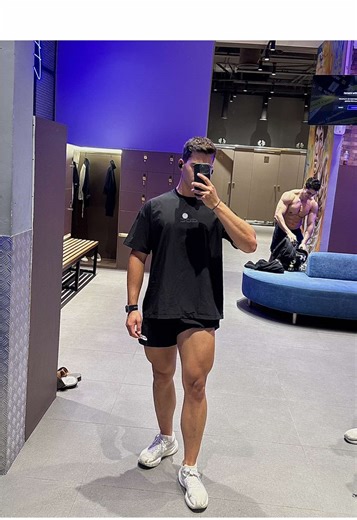 5 hacks below 👇 1️⃣ Run with good form (MOST important)! Good form makes running feel easier and more efficient Keep a slight forward lean from the ankles, not the waist, and with a relaxed chest and shoulders Aim for a higher cadence and land under your body with a light mid-foot strike instead of reaching forward 2️⃣ Breathe properly Your body literally CAN’T function without enough oxygen Bad breathing will make you tired fast Make sure your breathing isn’t shallow or rushed Think about expa