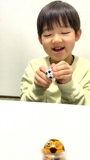 サッカーボールガムの味を検証する小学生の行動がヤバいwww #shorts