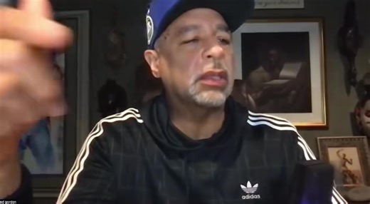 I am joined by @musicbykem on the latest edition of 1Hundred:The Ed Gordon Podcast. We talk about his new memoir, Share My Life and his latest music, Anniversary: The Live Album. The new album is a live celebration of his two decades of hits. We had a great conversation about his career and fascinating life. Check out the entire interview wherever you listen to podcasts. | Ed Gordon