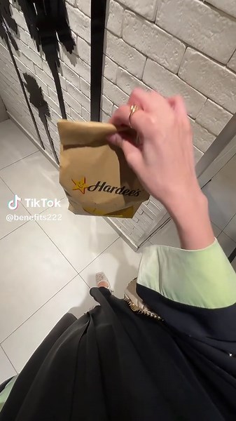 فرايز هارديز: ألذ من كنتاكي! جربوها الآن