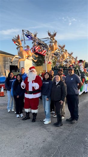 City of Oxnard on Instagram: "It’s the last day of the Santa Float Tour, and tonight it’s rolling through the South Central community! 🦌🎅 Hundreds of families enjoyed the tour this year, making it another big success. This concludes the 2025 tour, a beloved holiday tradition brought to neighborhoods across the city by @oxnardrec. 🎄"