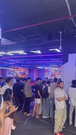 The Peri Pool Arena fell silent for a moment of reflection following the tragic passing of a World Champion, Mika Immonen 💙 The Iceman, forever a champion 🙏 #WNT | Matchroom Pool