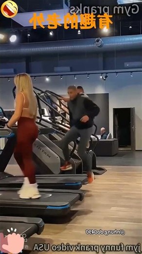What Happened to This Guy at a Gym in the U.S.? Why Did He Keep Falling Off the Treadmill? 😱