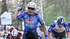 VIDEO - Segaert sneuvelt in laatste 100 meter, Philipsen klopt Meeus in sprint