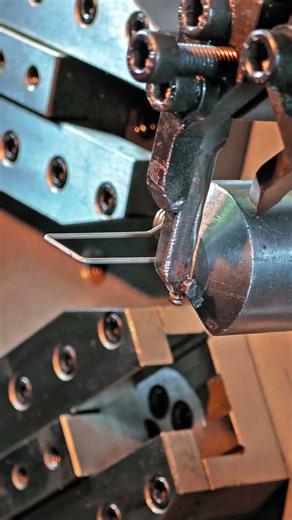 How Double Torsion Springs Are Made｜CNC Spring Forming Machine Running