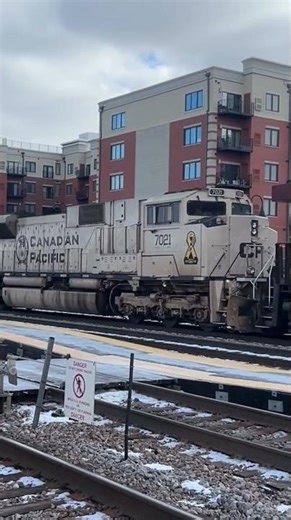 CP 7021 trails on NS 61P at Franklin Park!