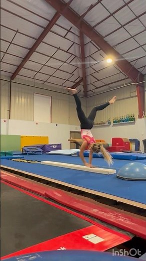 CRAZY HANDSTAND WALK COURSE!