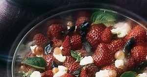 Fruits rouges aux olives noires