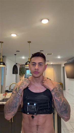 _florex⚡️ (@elflorex)’s videos with Big Guy - from