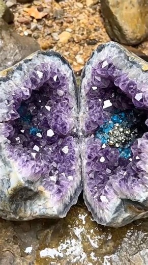 “You Won’t Believe What Was Hidden Inside This Rock… 💎😱 (Insane Crystal Reveal)”