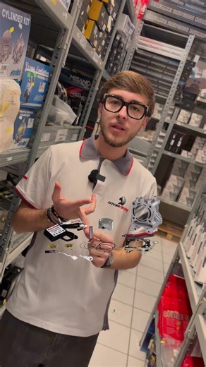 Chiama subito la tua chica mala… o tua nonna! 🎁 È il momento del regalo perfetto per questo periodo di feste! Hai già preso variatore, frizione… stavi per aggiungere il gruppo termico… ✨ Ma lo scarico? Per Honda SH 125 e 150 👉 Scarico by Arrow ad un prezzo speciale! 🔥 Che aspetti? Corri ora sul sito! 🌐 www.omniaracing.net 📞 39 081 775 4329