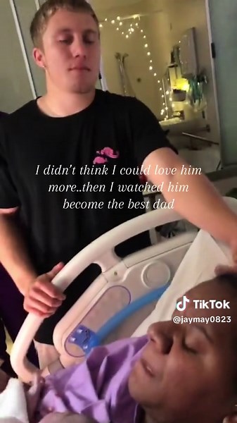 Thank you❤️ @McF#*kminn Sorry for not letting you hold the other hand x #fyp #dadsoftiktok #pregnancy #laboranddelivery #bestdad