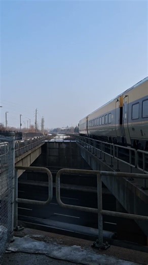 go train and via train