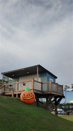 Fun’s brewing at Biloxi Bay this weekend! 🎃 Cookie decorating, scavenger hunt, and trick-or-treating for all ages. Don’t miss out on the Halloween fun! 👻 #BiloxiBayRVResort #SpookyWeekend #HalloweenAtTheBay @topfans | Biloxi Bay RV Resort