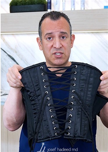 Want to protect your rib remodeling results? The corset is non-negotiable. After surgery, the ribs are elastic and can shift easily. The corset acts like an external splint by holding everything in position while new bone forms and heals in its new alignment. We use a structured first-stage corset for the first month, followed by a softer waist trainer for months two and three. Different levels of support, same goal: stability and long-term shape retention. Surgery creates the change. Compliance