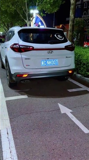 Wireless remote control strobe light, rechargeable electromagnetic suction airplane light, motor