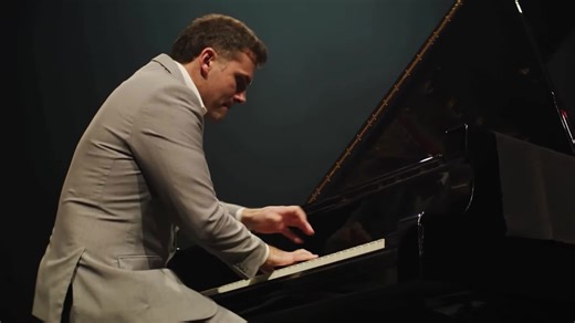 7 Best Digital Pianos For Seniors 2025