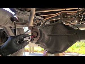 Part 1 replacing a pinion seal for 98 GMC K1500 remember to count the threads befor removing the nut