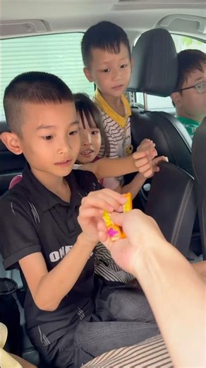 The stepmother is biased and doesn't give Pipi any chewing gum, and this is the result. #shortvideo