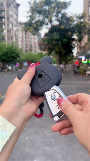 Minnie-Style Car Key Cover: Cute and Stylish Protection