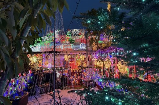 Cornwall Christmas lights house returns with Santa's grotto and 20ft tree