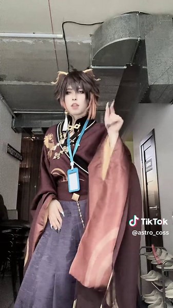 Eat me up #genshinimpactcosplay #zhonglicosplay #cosplay