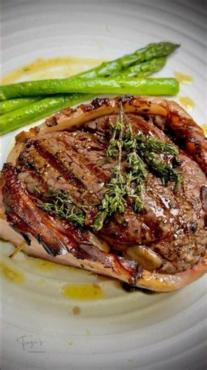 Bacon-Wrapped Filet Mignon… this is LUXURY at home 🤯🥩🙌 #viral #viralshort
