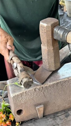 Natural skill , cutting Hard steel 💪🔥 #blacksmith #cuttingskills