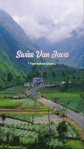 Hartas Fuji Dirja on Instagram: "Gak sengaja lihat di Google maps waktu camping di daerah Wonosobo ada lokasi bernama Swiss Van Java dan tanpa mikir panjang saya memutuskan untuk mengunjunginya besoknya, yang tadinya saya mau meliput anak gimbal warga sekitar yang sebelumnya sudah saya jumpai orang tuanya dan akhirnya saya tunda dulu dan di jadwal ulang karena keterbatasan waktu. Singkat cerita paginya saya prepare untuk ke Swiss Van Java dan akhirnya, saya seperti pernah melihat landscape alam 