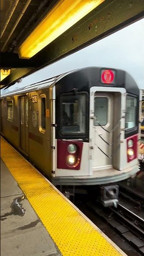 R188 7 train arriving at 46th Street