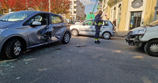 Villefranche-sur-Saône. Accident entre une voiture et une camionnette boulevard Louis-Blanc : un blessé léger