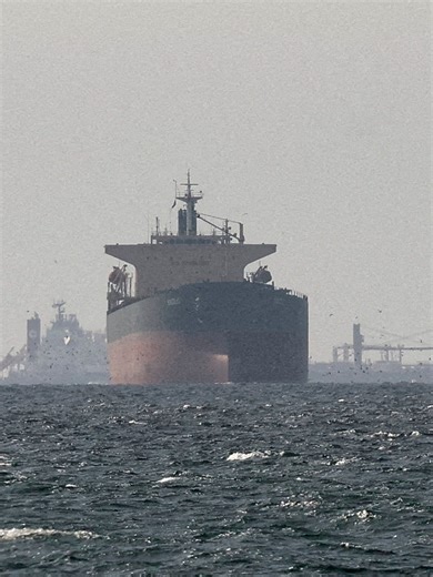 🔴 Los precios del petróleo siguen tambaleándose tras la incautación de un buque de Irán, que promete represalias. Marines abordaron el buque Touska luego de que su tripulación desobedeciera órdenes de la Marina sobre no navegar el estrecho de Ormuz.