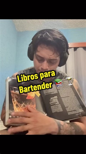 Libros para bartender. Aún hay un buen que les quiero recomendar 📚 #bartender #mixologia #cocteleria #libros #cocteles