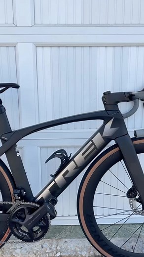 La Bodega del Ciclista on Instagram: "🥳VENDIDA🥳 💥TREK MADONE SLR PROJECTONE 🤩ULTEGRA ELECTRÓNICO 12 VL ELECTR 💽RUEDAS BONTRAGER FULL CARBONO 🔥PATA TENSOR CERAMICSPEED 🧨TIMÓN BONTRAGER CARBONO TOP 📌TALLA S 52 ✅SÚPER BUEN ESTADO 💰PRECIO:24.999.999 🙋🏼‍♂️MÁS INFORMACIÓN HABLAR O LLAMAR A 📱315 587 1802 📱318 569 0095"